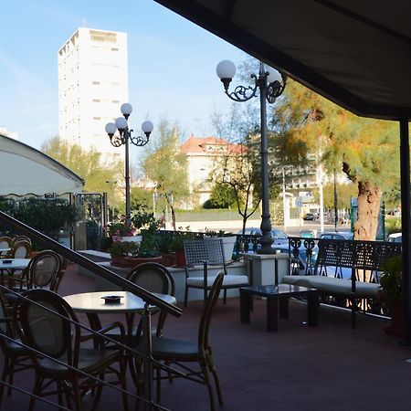 Nouvel Hotel Des Bains Pesaro Bagian luar foto