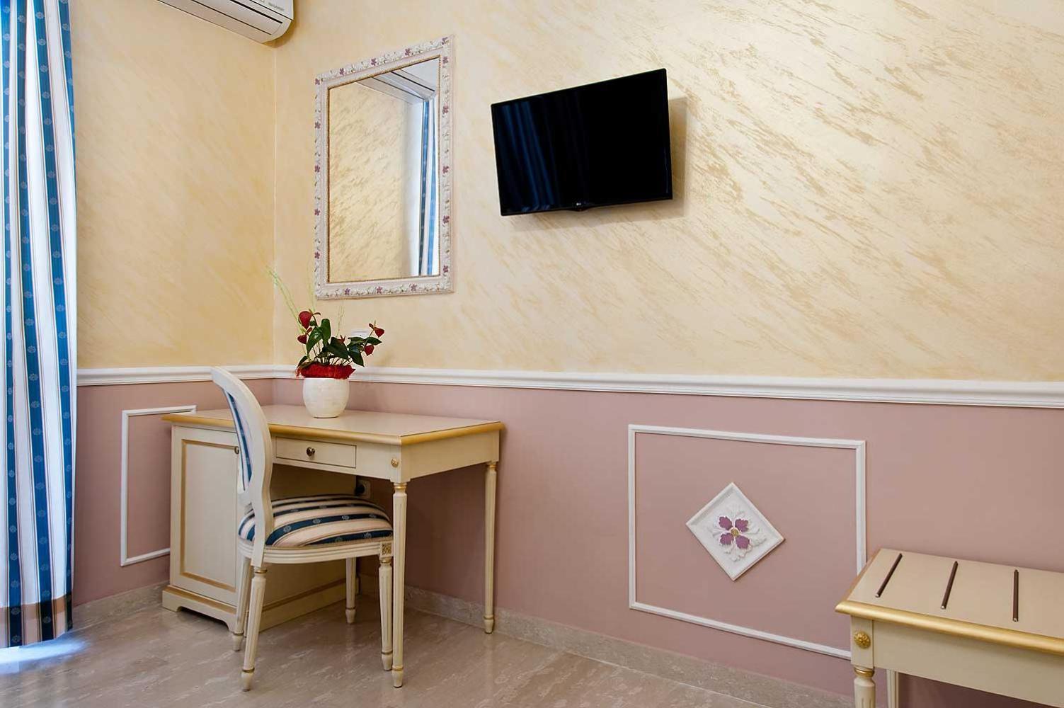Nouvel Hotel Des Bains Pesaro Bagian luar foto
