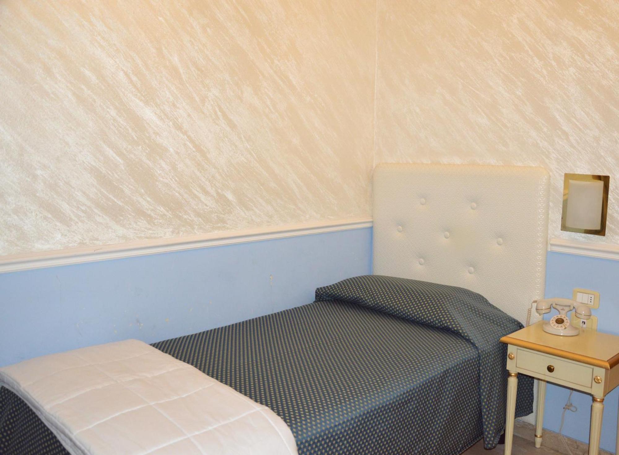 Nouvel Hotel Des Bains Pesaro Bagian luar foto