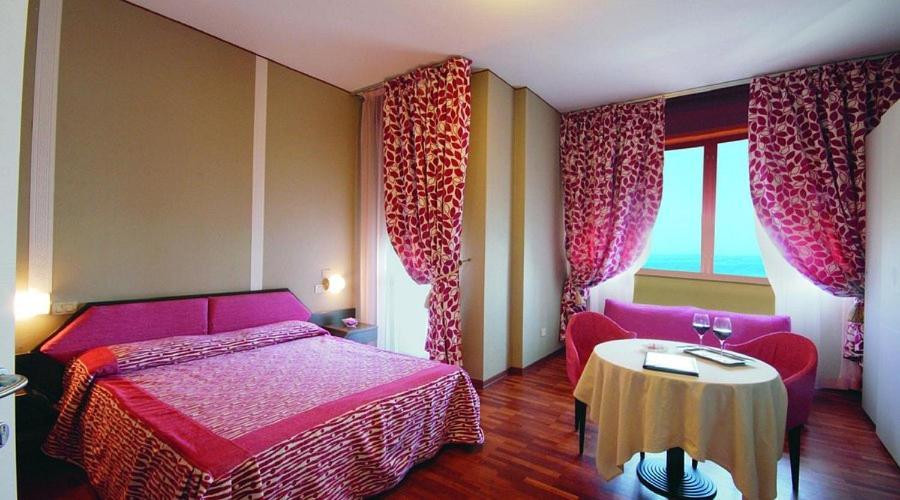 Nouvel Hotel Des Bains Pesaro Bagian luar foto