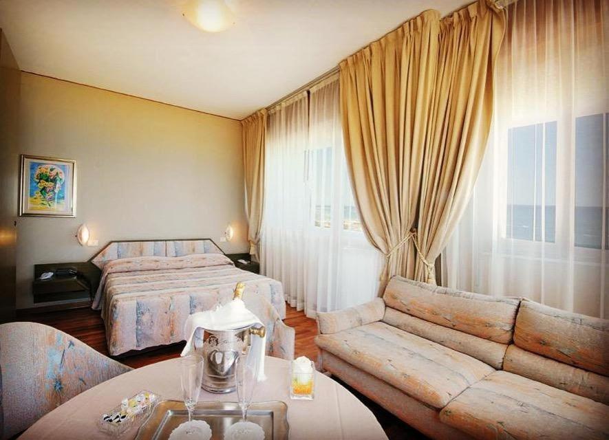 Nouvel Hotel Des Bains Pesaro Bagian luar foto