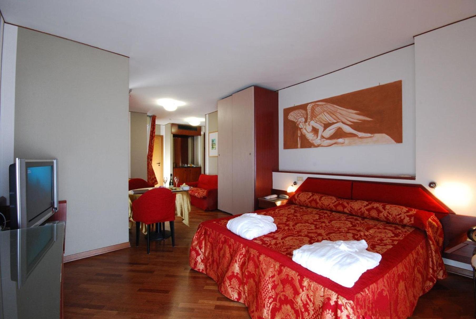 Nouvel Hotel Des Bains Pesaro Bagian luar foto