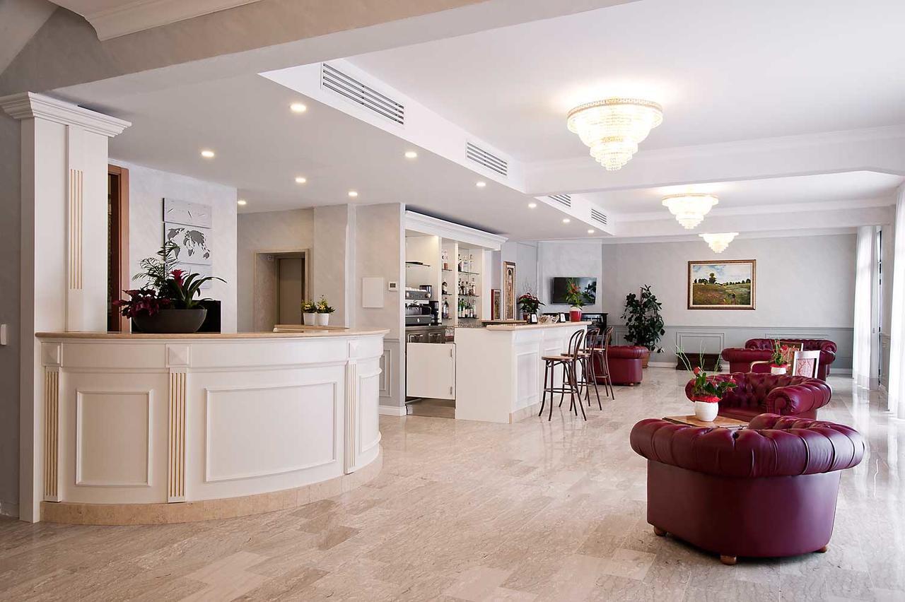 Nouvel Hotel Des Bains Pesaro Bagian luar foto